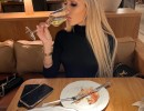Соня — пассивная транс-девушка в чёрном белье, Москва